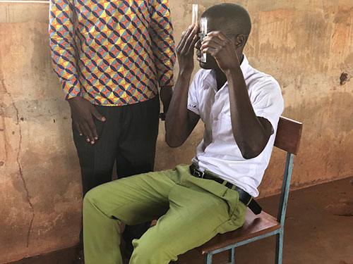 Eye test for USee eyeglasses - Learn about USee’s back story