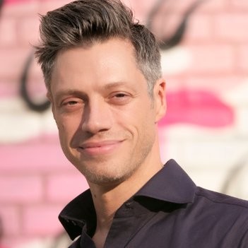 Photo of Andrew Dent of Material ConneXion- Learn about using waste to create plastic products