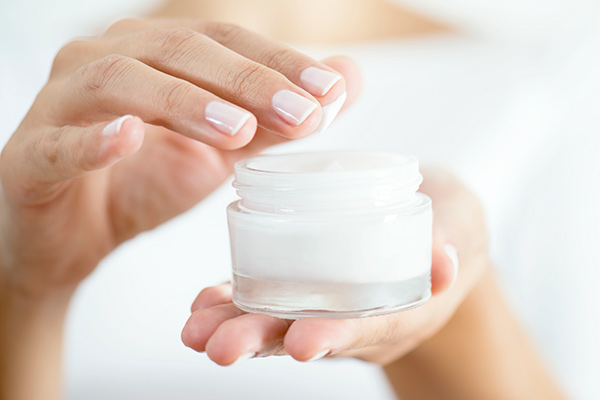 a person using cream gel - Learn how to make cream gels