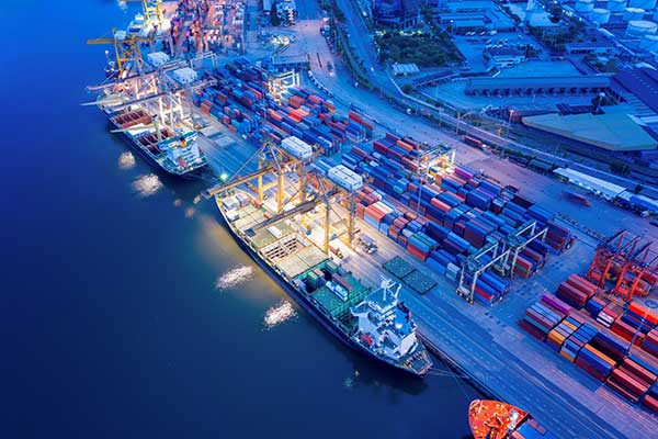 Congestion of shipping vessels and containers