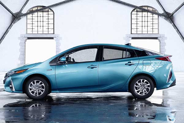 Andy Pye provides an inside look at current biocomposite car trends and innovations, including new technology from Toyota's Prius and EconCore.