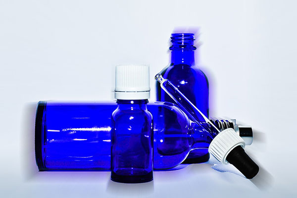 Bottles with droppers - learn how to formulate customisable cosmetics in this informative video by Belinda Carli.