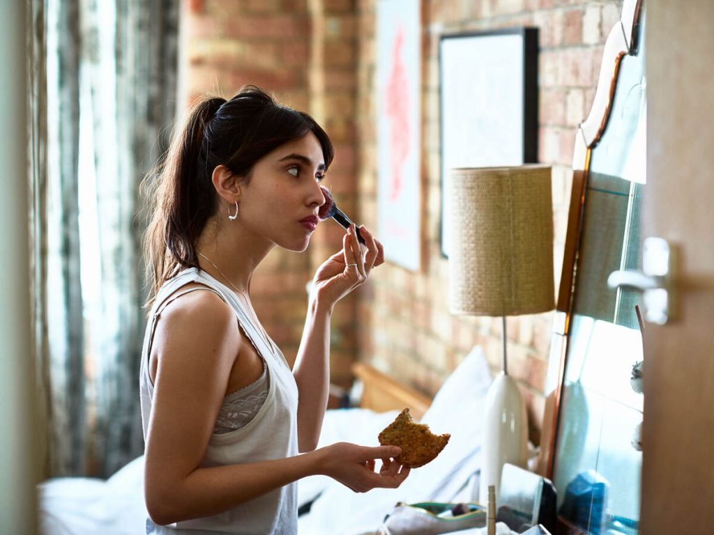 GettyImages-1006504024-person-applying-makeup-HEADER-2400x1600